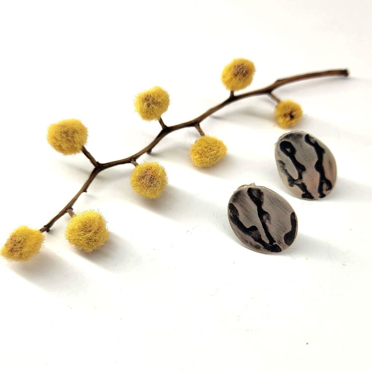 Wattle blossom studs