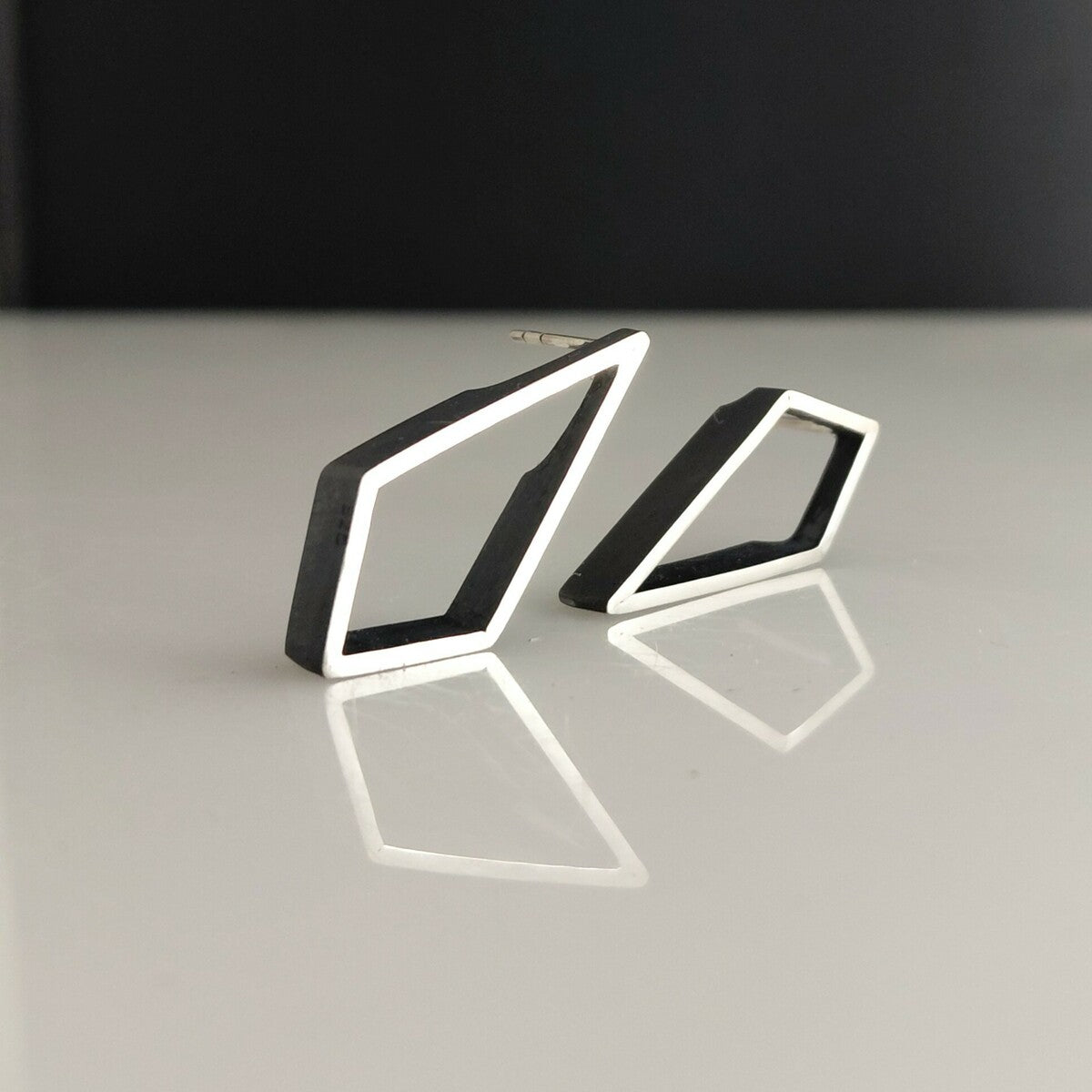 OUTLINE earrings – Diamond