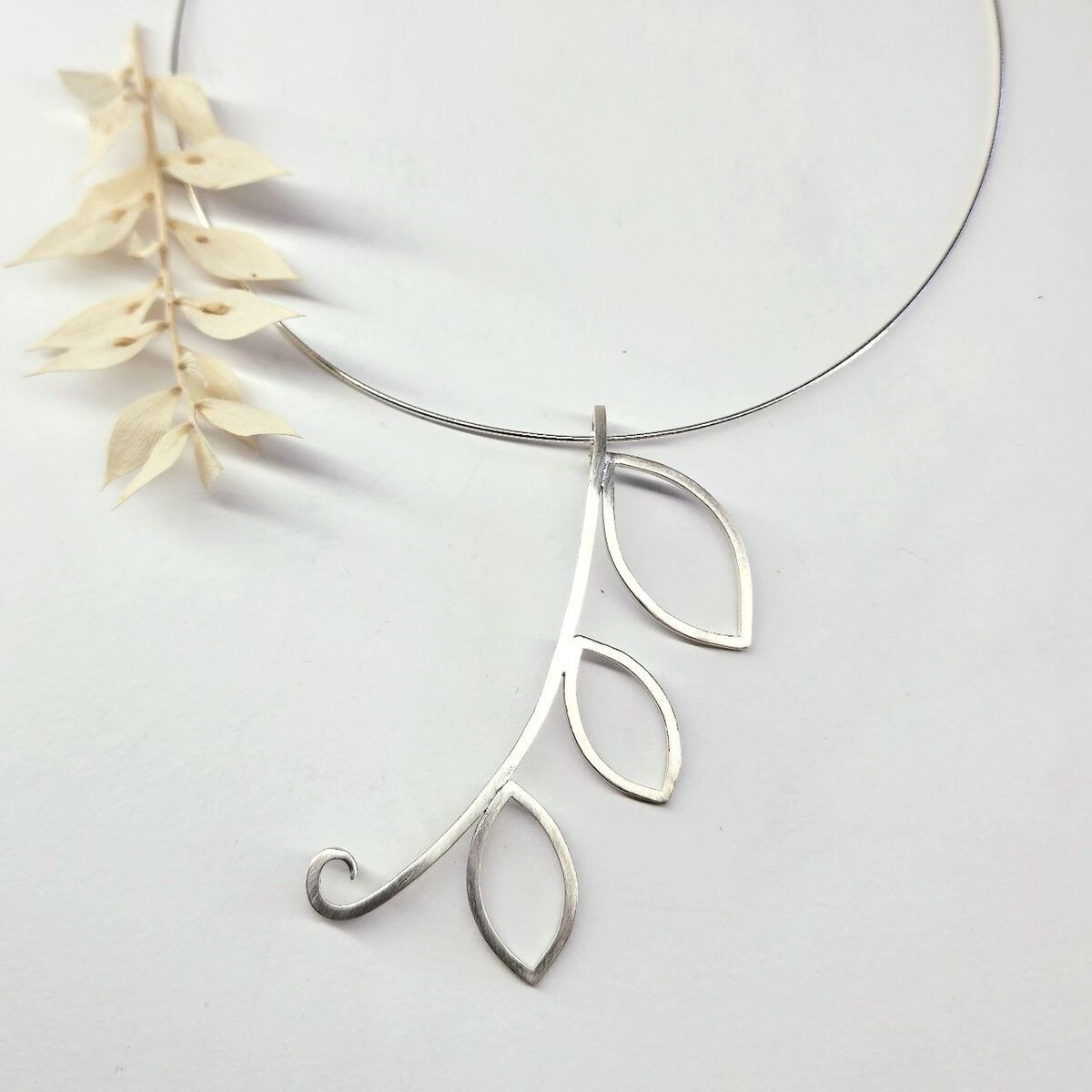Leaf Tendril necklet