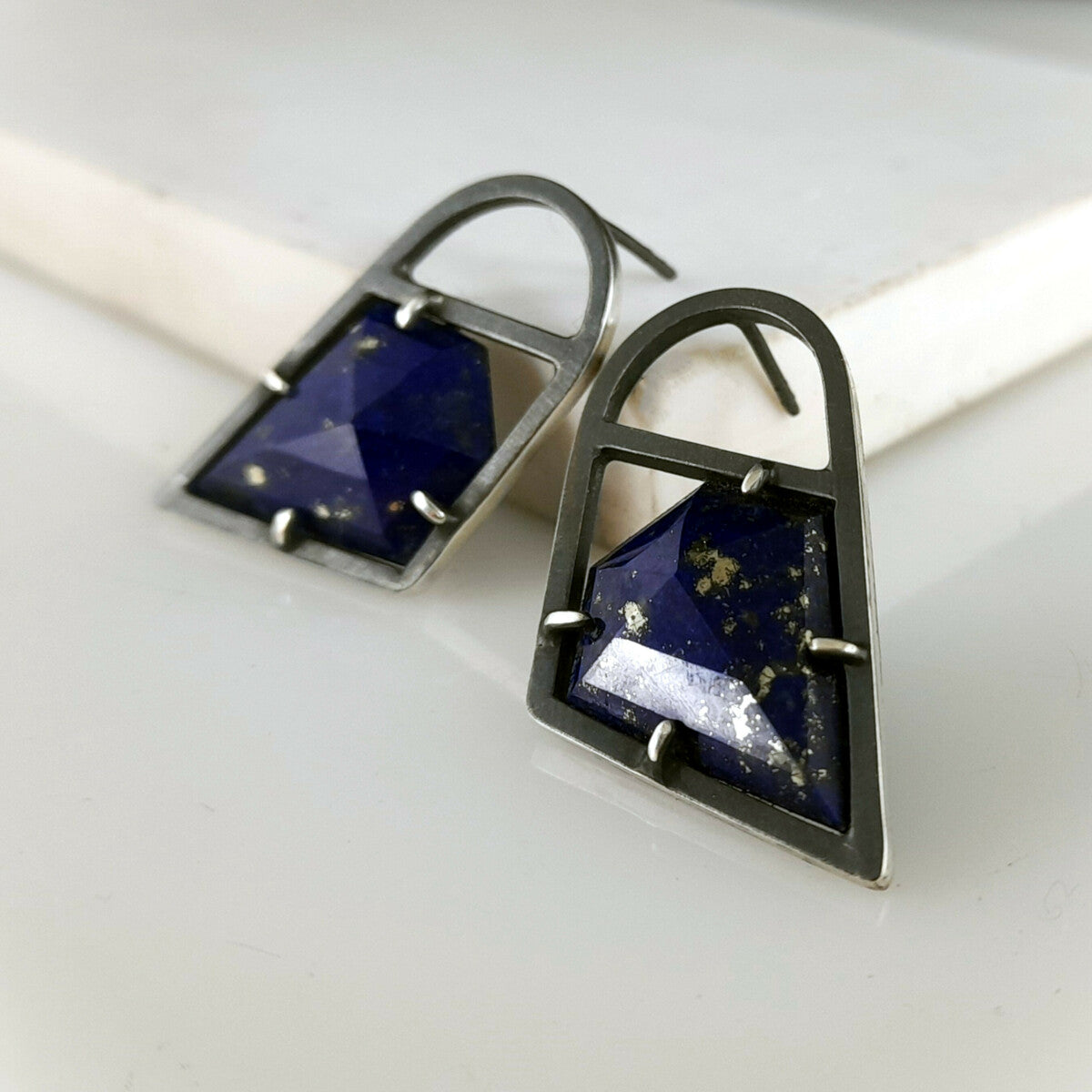 INCLUSION : Lapis Lazuli Short  Arch Stud Earrings