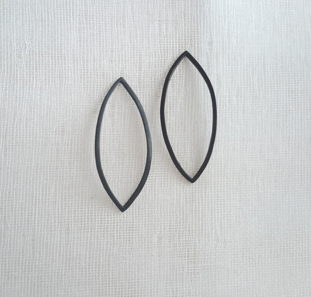 Bare Leaf Long Curve Studs large