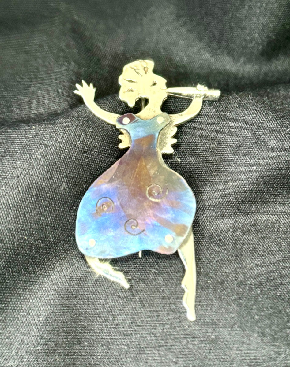 Dancing piper