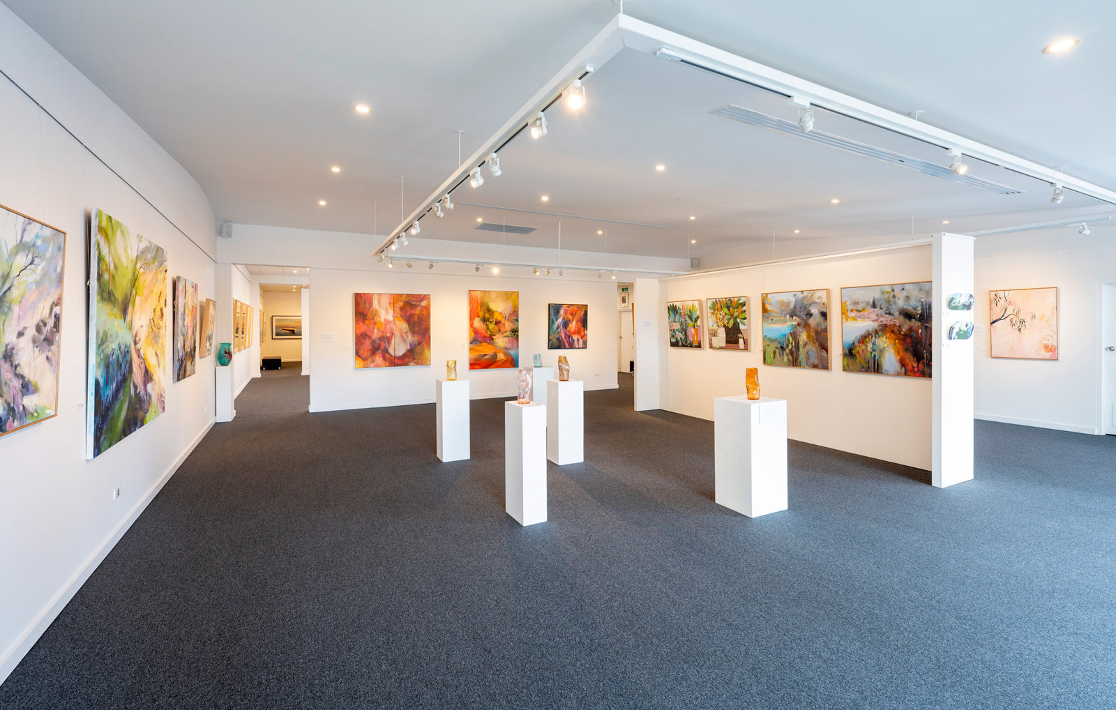 art dealer