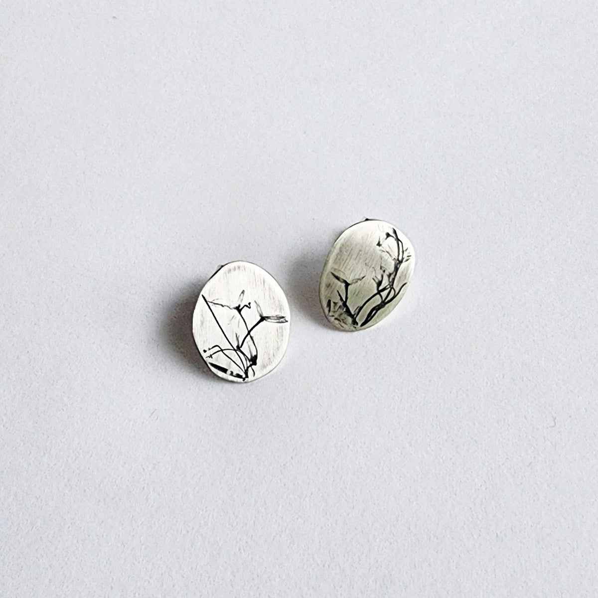 Butterfly grass studs