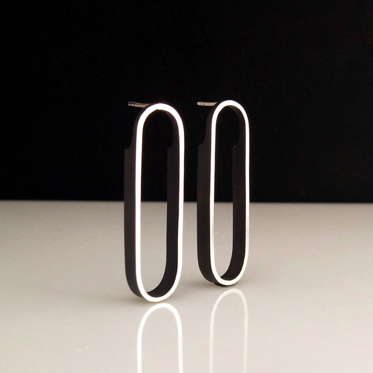 OUTLINE earrings - Large oval