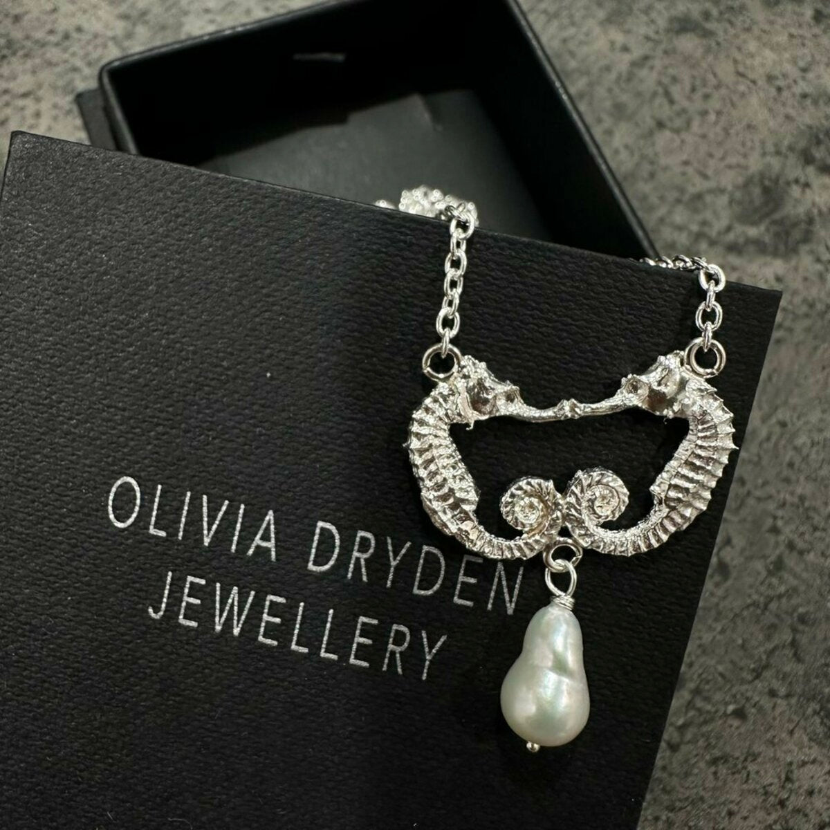 Small Kissing Seahorses Pendant