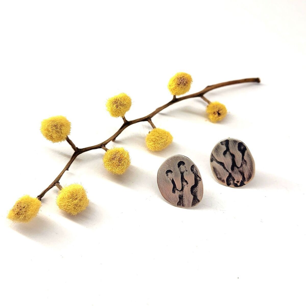 Wattle blossom studs