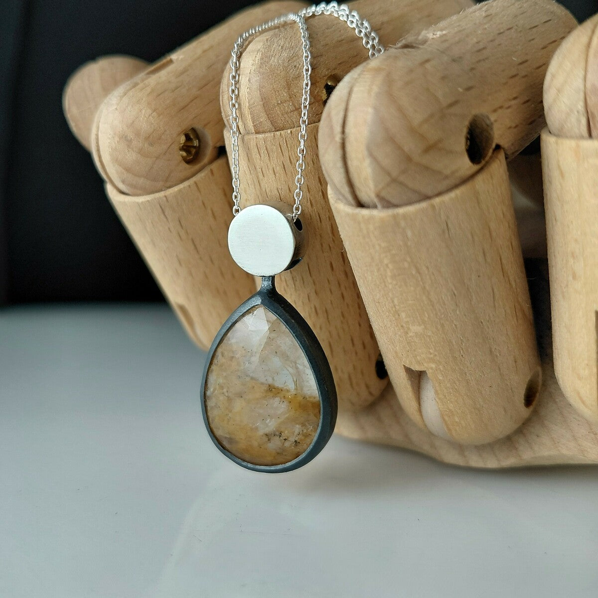 INCLUSION necklace – Articulated Rutile Quartz