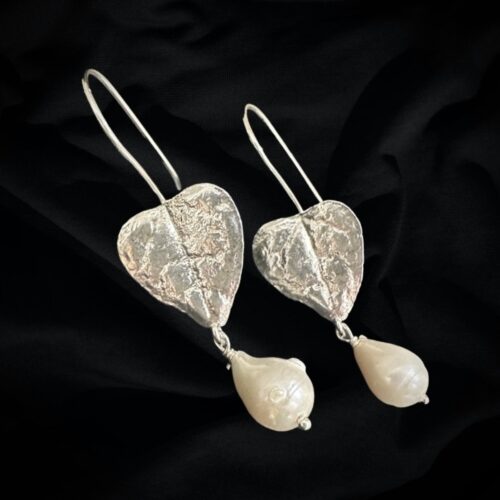 Chain of Hearts earrings with Pearl Drops