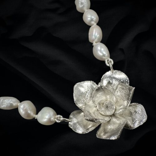 Succulent & white Freshwater Pearls Necklace